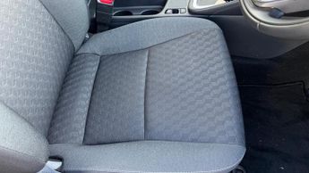 Toyota Yaris 1.5 VVT-h Design E-CVT Euro 6 (s/s) 5dr