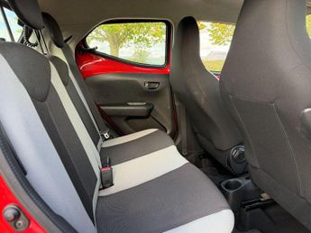 Toyota AYGO 1.0 VVT-i x-play x-shift Euro 5 5dr Euro 5