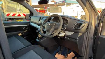 Toyota PROACE Verso 2.0D Shuttle Medium MPV 5dr Diesel Manual MWB Euro 6 (s/s) (9 Se