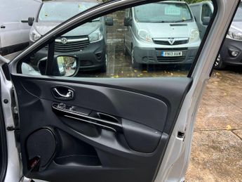 Renault Clio 0.9 TCe Dynamique MediaNav Hatchback 5dr Petrol Manual Euro 5 (s