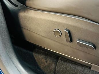 Tesla Model Y (Dual Motor) Long Range Auto 4WDE 5dr