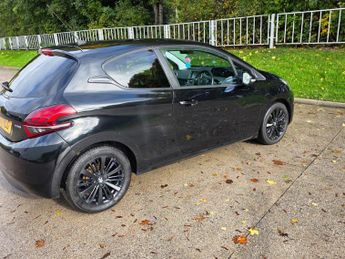 Peugeot 208 1.2 PureTech Black Edition Euro 6 3dr