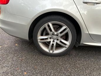 Audi A4 Avant 2.0 TDI S line Multitronic Euro 5 (s/s) 5dr