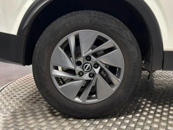 Nissan Qashqai 1.3 DIG-T MHEV Acenta Premium SUV 5dr Petrol Hybrid XTRON Euro 6