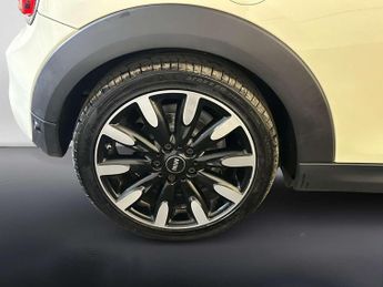 MINI Hatch 2.0 Cooper S Exclusive Hatchback 3dr Petrol Manual Euro 6 (s/s) 