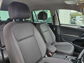 Volkswagen Tiguan 2.0 TDI BlueMotion Tech SE Navigation DSG 4Motion Euro 6 (s/s) 5