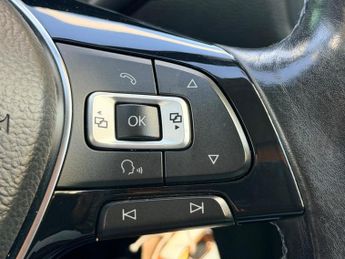 Volkswagen e-Golf 35.8kWh e-Golf Auto 5dr