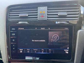 Volkswagen e-Golf 35.8kWh e-Golf Auto 5dr