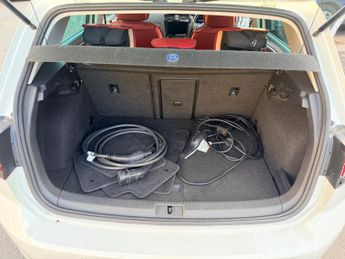 Volkswagen e-Golf 35.8kWh e-Golf Auto 5dr