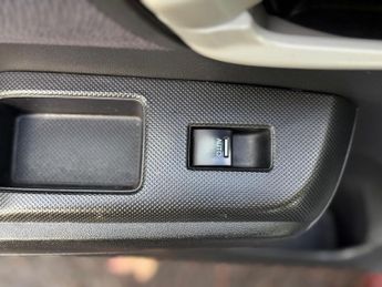 Honda Insight 1.3h IMA SE-T Hatchback 5dr Petrol Hybrid CVT Euro 5 (102 ps)