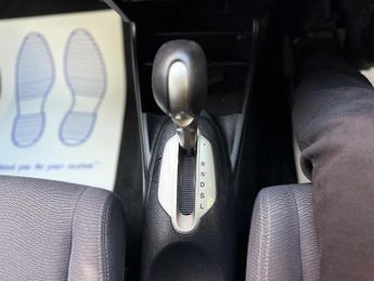 Honda Insight 1.3h IMA SE-T Hatchback 5dr Petrol Hybrid CVT Euro 5 (102 ps)