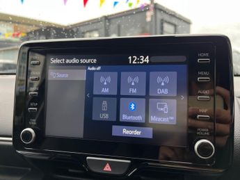 Toyota Yaris 1.5 VVT-h Design E-CVT Euro 6 (s/s) 5dr
