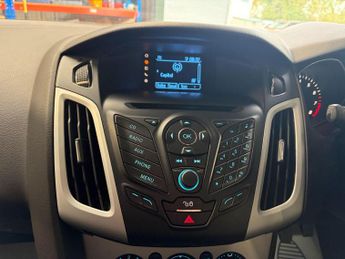 Ford Focus 1.0T EcoBoost Zetec Euro 5 (s/s) 5dr