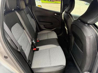 Renault Clio 1.6 E-TECH techno Auto Euro 6 (s/s) 5dr