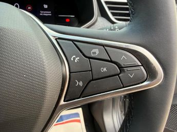 Renault Clio 1.6 E-TECH techno Auto Euro 6 (s/s) 5dr