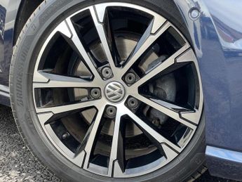 Volkswagen Golf 2.0 TDI BlueMotion Tech R-Line DSG Euro 6 (s/s) 5dr