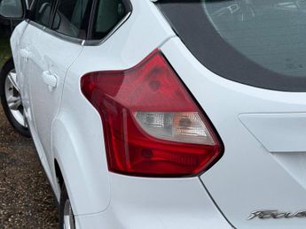 Ford Focus 1.0T EcoBoost Titanium Euro 5 (s/s) 5dr