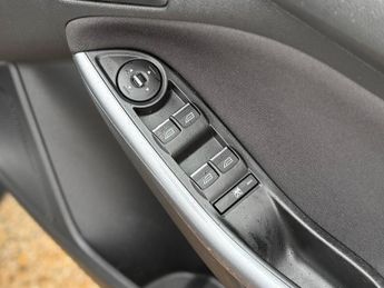 Ford Focus 1.0T EcoBoost Titanium Euro 5 (s/s) 5dr