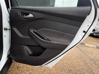 Ford Focus 1.0T EcoBoost Titanium Euro 5 (s/s) 5dr