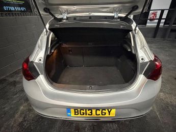 Vauxhall Astra 1.6 16v SRi Euro 5 5dr