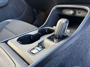 Volvo XC40 2.0 T4 Momentum Auto Euro 6 (s/s) 5dr
