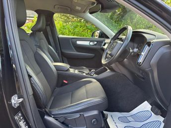 Volvo XC40 2.0 T4 Momentum Auto Euro 6 (s/s) 5dr
