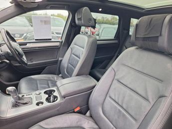 Volkswagen Touareg 3.0 TDI V6 R-Line Tiptronic 4WD Euro 6 (s/s) 5dr