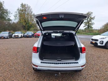 Volkswagen Touareg 3.0 TDI V6 R-Line Tiptronic 4WD Euro 6 (s/s) 5dr