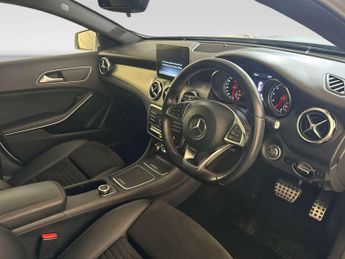 Mercedes-Benz GLA 1.6 GLA200 AMG Line SUV 5dr Petrol 7G-DCT Euro 6 (s/s) (156 ps)
