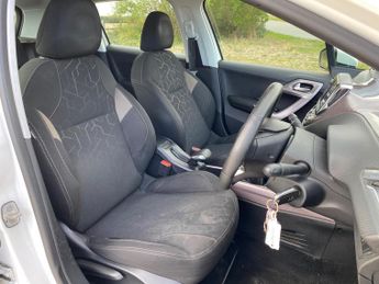 Peugeot 2008 1.2 VTi PureTech Active Euro 5 5dr