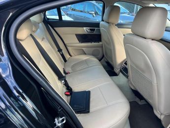 Jaguar XF 2.2d Luxury Auto Euro 5 (s/s) 4dr