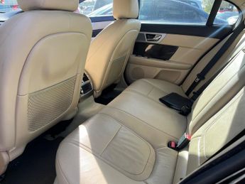 Jaguar XF 2.2d Luxury Auto Euro 5 (s/s) 4dr