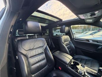 Volkswagen Touareg 3.0 TDI V6 BlueMotion Tech R-Line Plus Tiptronic 4WD Euro 6 (s/s