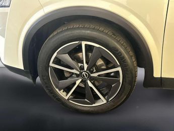 Nissan Qashqai 1.3 DIG-T MHEV Tekna SUV 5dr Petrol Hybrid Manual Euro 6 (s/s) (