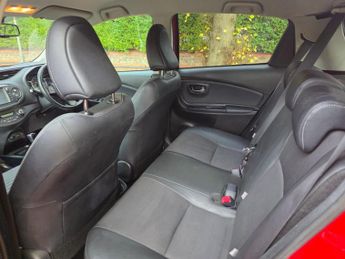Toyota Yaris 1.5 VVT-h Excel E-CVT Euro 6 5dr (15in Alloy)