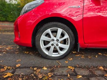 Toyota Yaris 1.5 VVT-h Excel E-CVT Euro 6 5dr (15in Alloy)