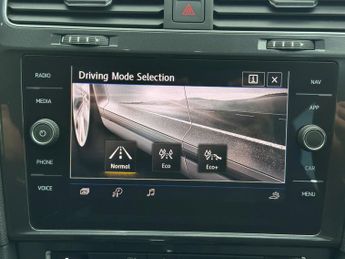 Volkswagen e-Golf 35.8kWh e-Golf Auto 5dr