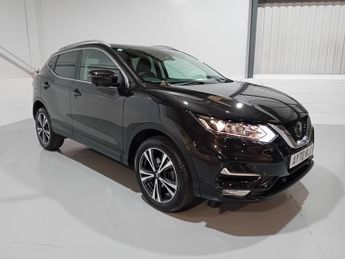 Nissan Qashqai 1.3 DiG-T N-Connecta 5dr [Glass Roof Pack]