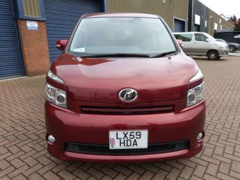 Toyota Voxy XL Model 2.0i Auto