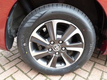 Toyota Voxy XL Model 2.0i Auto