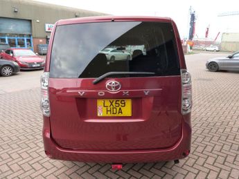 Toyota Voxy XL Model 2.0i Auto