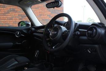 Mini Hatchback 2.0 Cooper S Classic Steptronic Euro 6 (s/s) 3dr