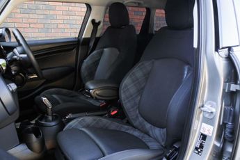 Mini Hatchback 1.5 Cooper Classic Steptronic Euro 6 (s/s) 5dr