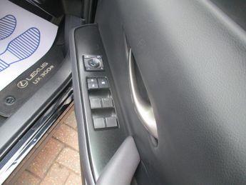 Lexus Ux 300e 150kW 54.3 kWh 5dr E-CVT Low Mileage BluetoothSH