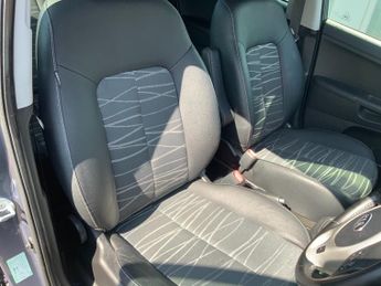 Kia Venga 1.6 3 5dr Auto [6]