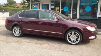 Skoda Superb 2.0 TDI CR 140 Elegance 5dr