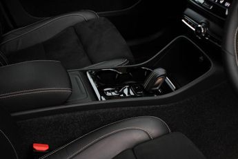 Volvo XC40 2.0 B5 MHEV R-Design Pro Auto AWD Euro 6 (s/s) 5dr