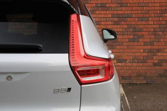 Volvo XC40 2.0 B5 MHEV R-Design Pro Auto AWD Euro 6 (s/s) 5dr