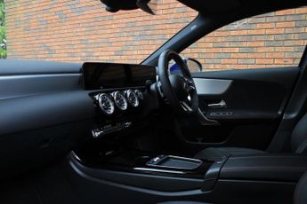 Mercedes-Benz A Class 1.3 A200h MHEV AMG Line (Premium) 7G-DCT Euro 6 (s/s) 5dr