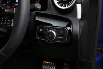 Mercedes-Benz A Class 1.3 A200h MHEV AMG Line (Premium) 7G-DCT Euro 6 (s/s) 5dr